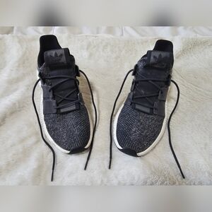 Men's Adidas Gray & White Knit Sneakers 👟 (Size 10) 🩶